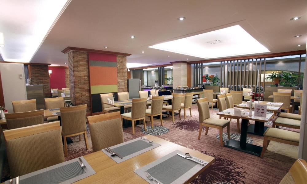 Admiral Hotel Kodzse Kültér fotó