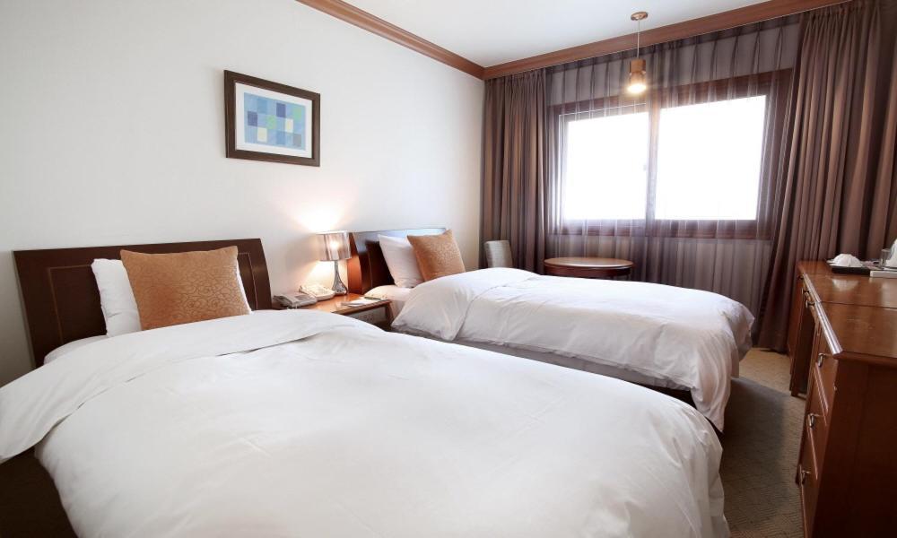 Admiral Hotel Kodzse Kültér fotó
