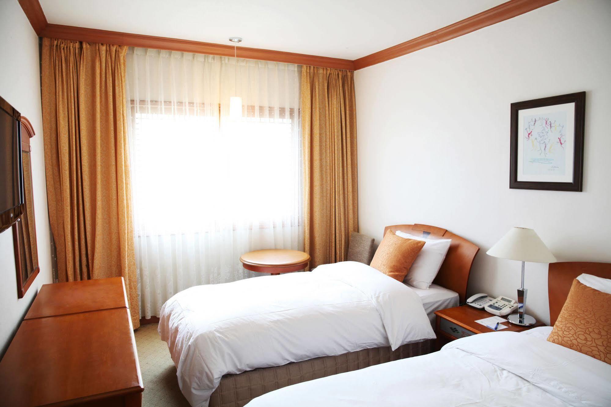 Admiral Hotel Kodzse Kültér fotó