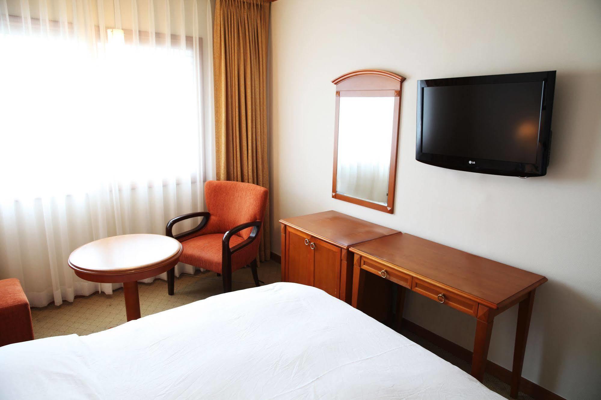 Admiral Hotel Kodzse Kültér fotó