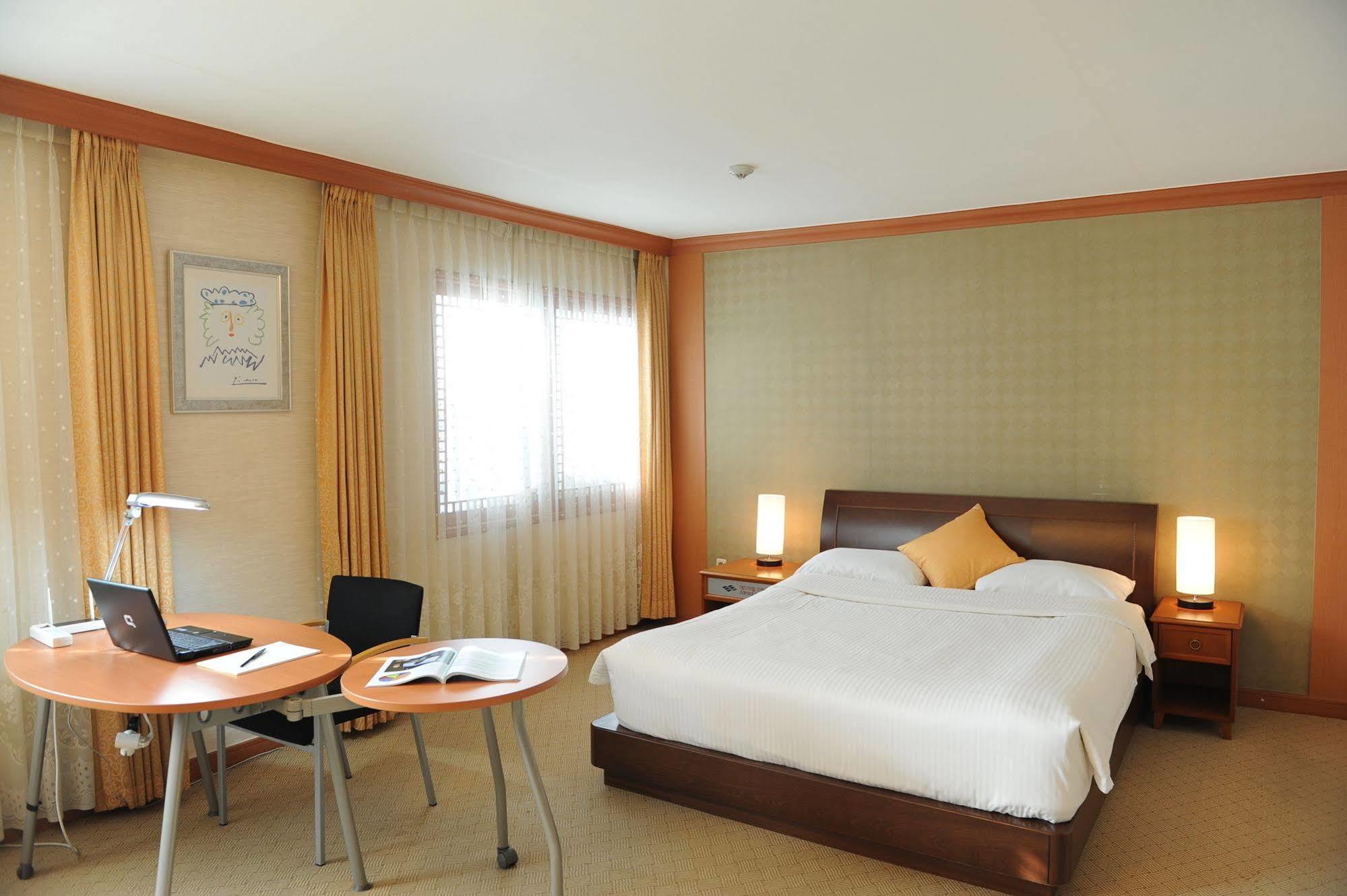 Admiral Hotel Kodzse Kültér fotó